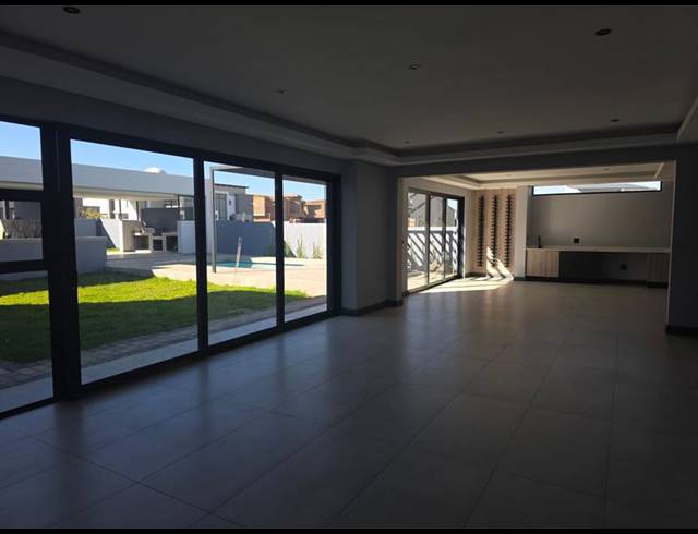 6 BEDROOM HOUSE FOR SALE IN MIDSTREAM HEIGHTS